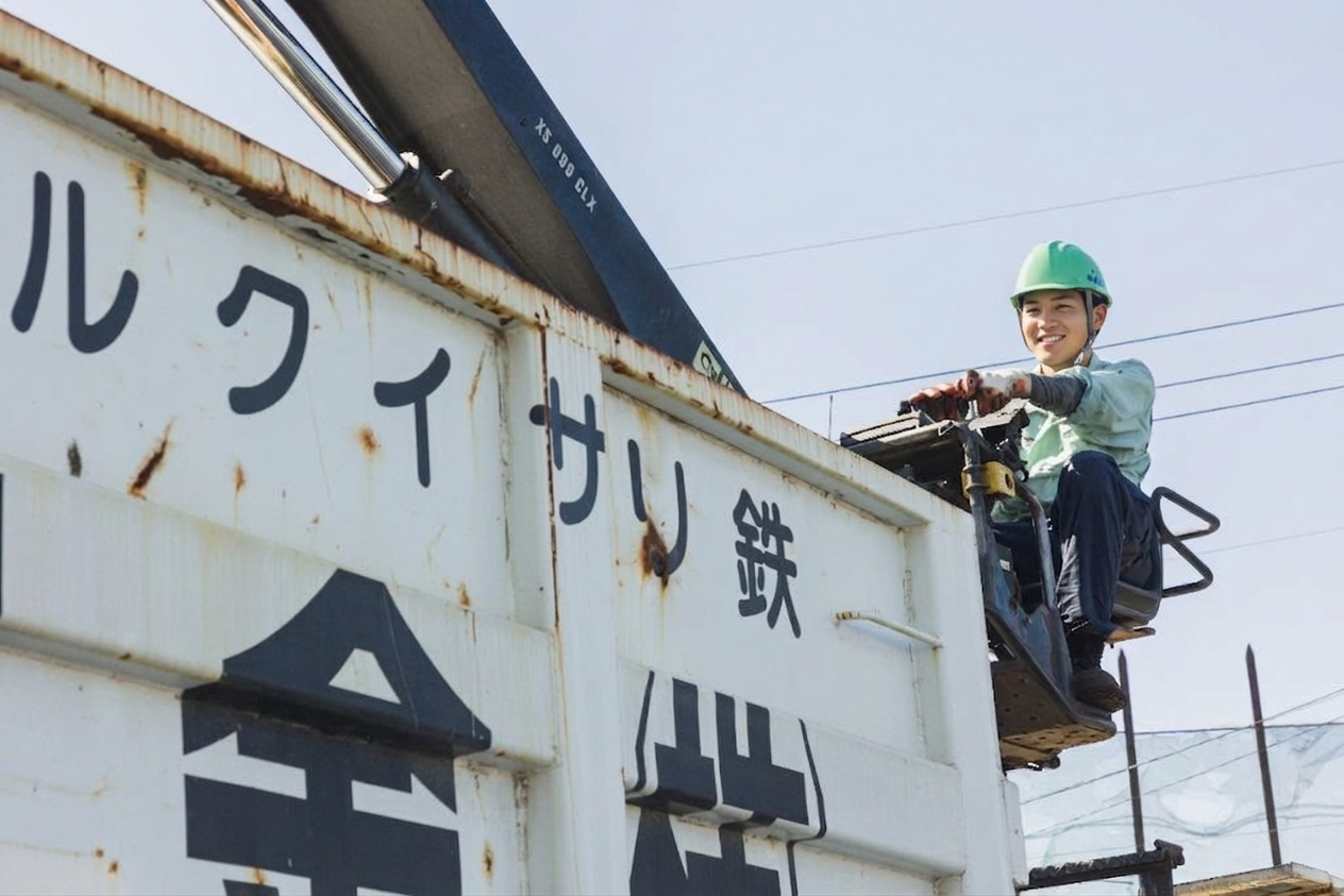 スクラップの積み込み作業